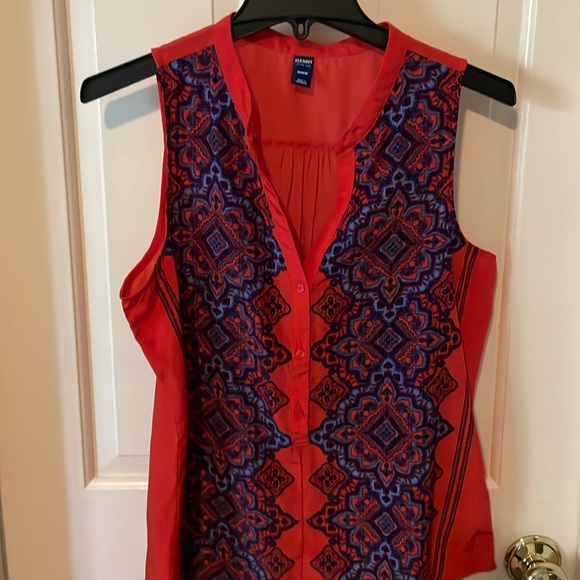 Scarf print sleeveless shirt. EUC - Picture 1 of 3